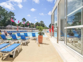 Urbane Holiday Home in Saint Jean de Monts with Jacuzzi